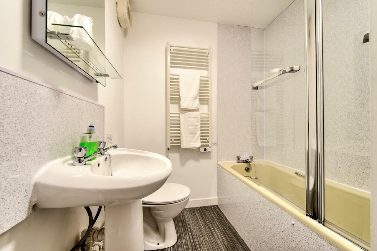 Charming 1 Bed Apartment With Castle View EDI Buitenkant foto