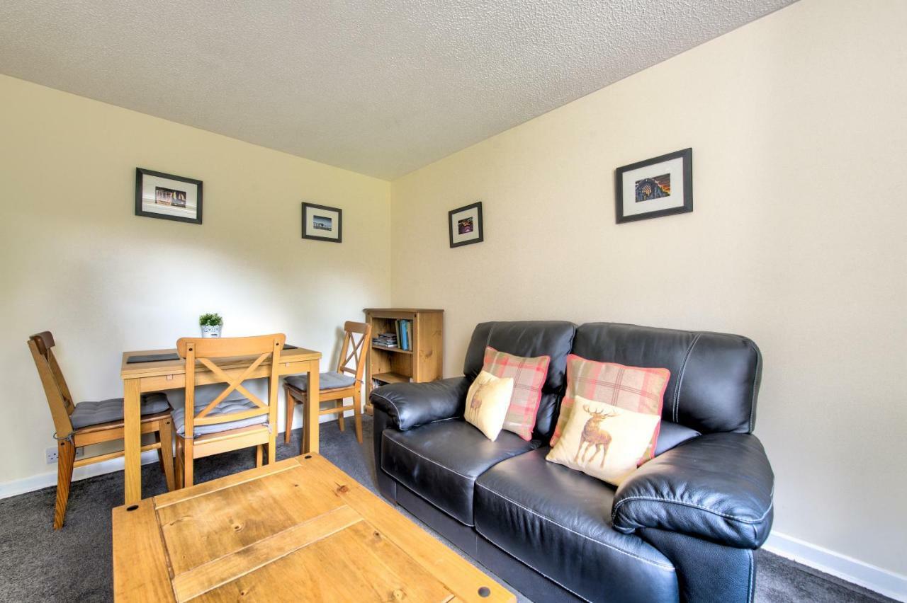 Charming 1 Bed Apartment With Castle View EDI Buitenkant foto