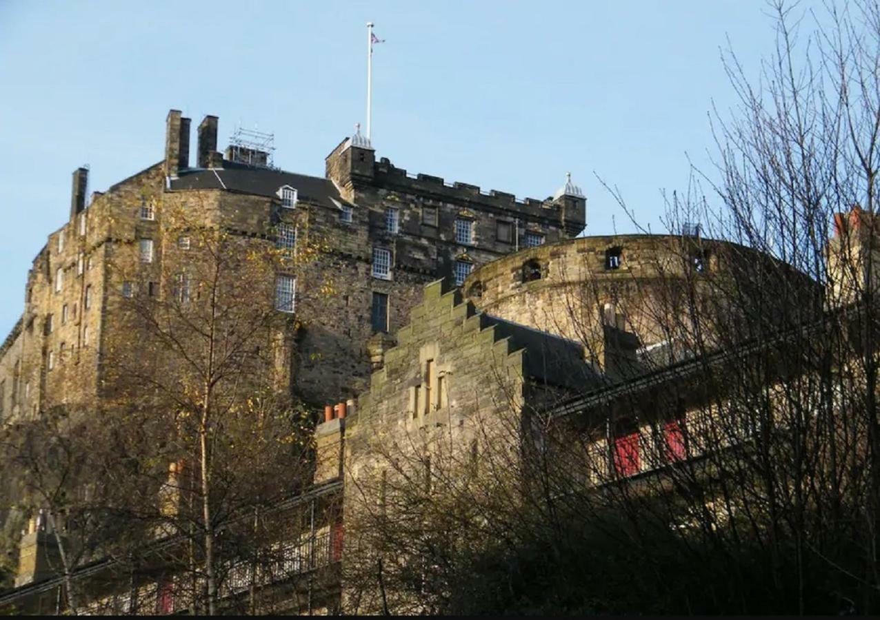 Charming 1 Bed Apartment With Castle View EDI Buitenkant foto